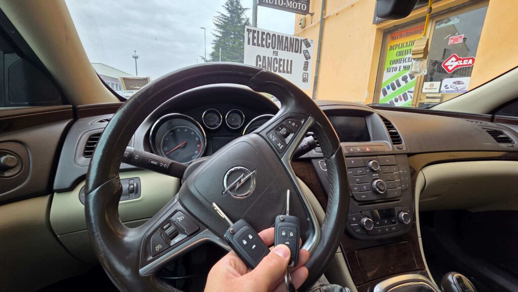 duplicazione chiave radiocomando Opel Astra J