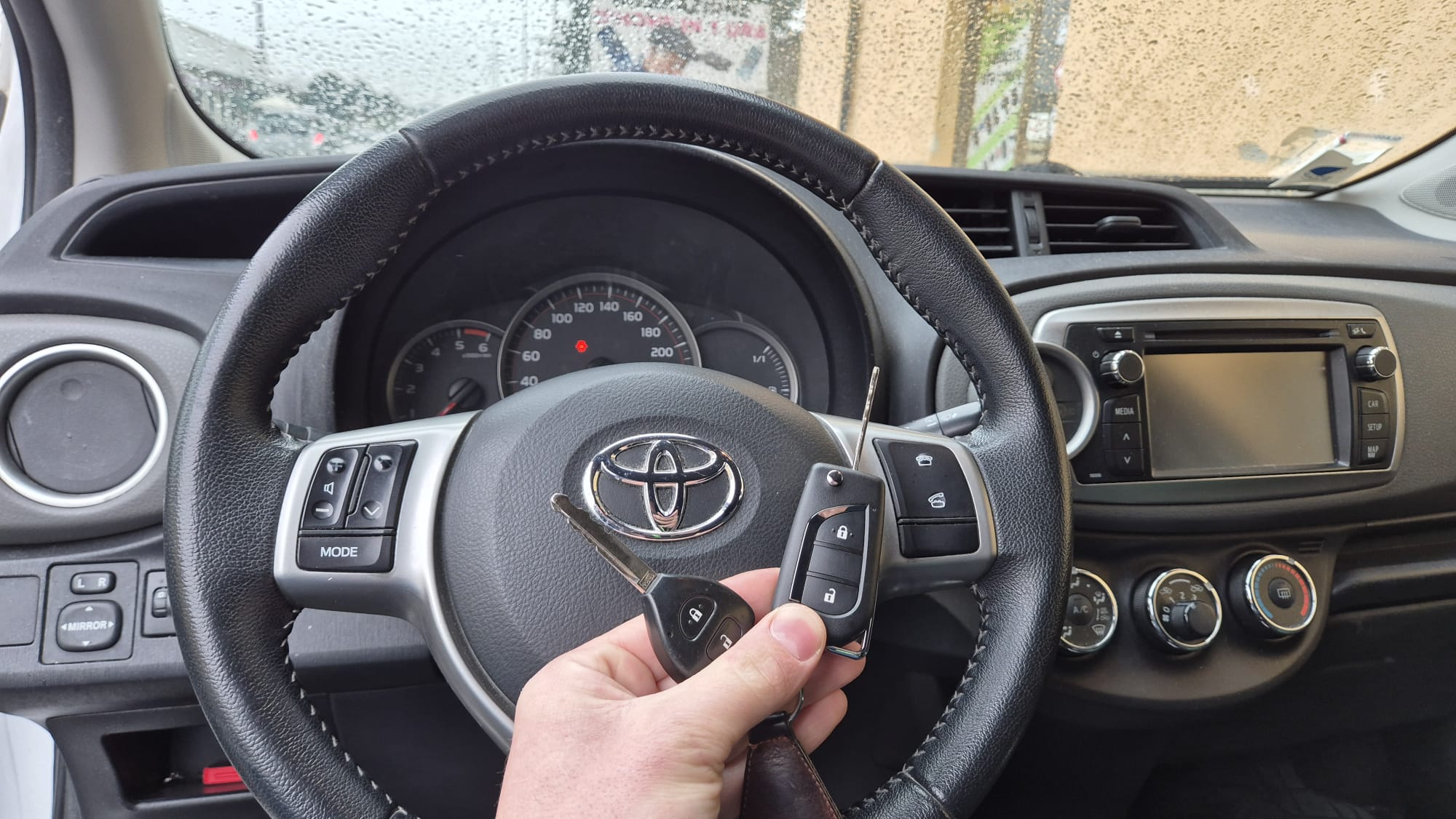 Copia chiave radiocomando Toyota Taris