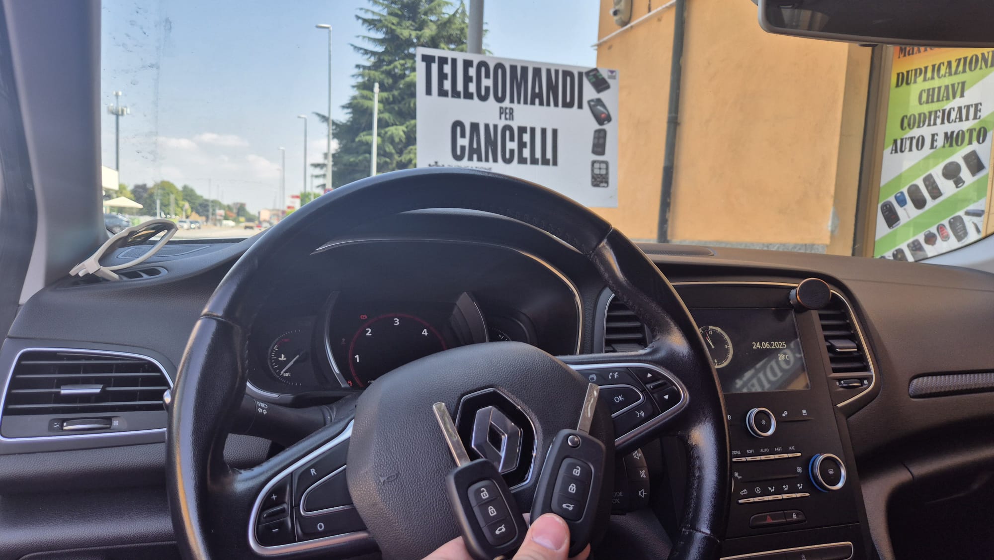 Duplicazione chiave radiocomando Renault Megane