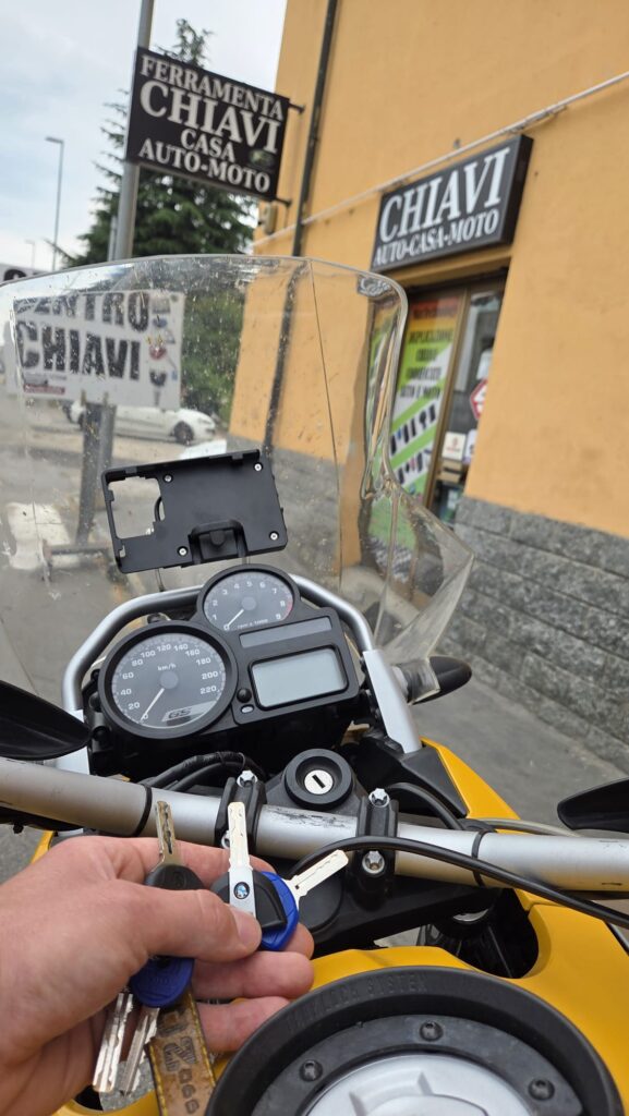 Duplicazione chiave codificata moto BMW GS