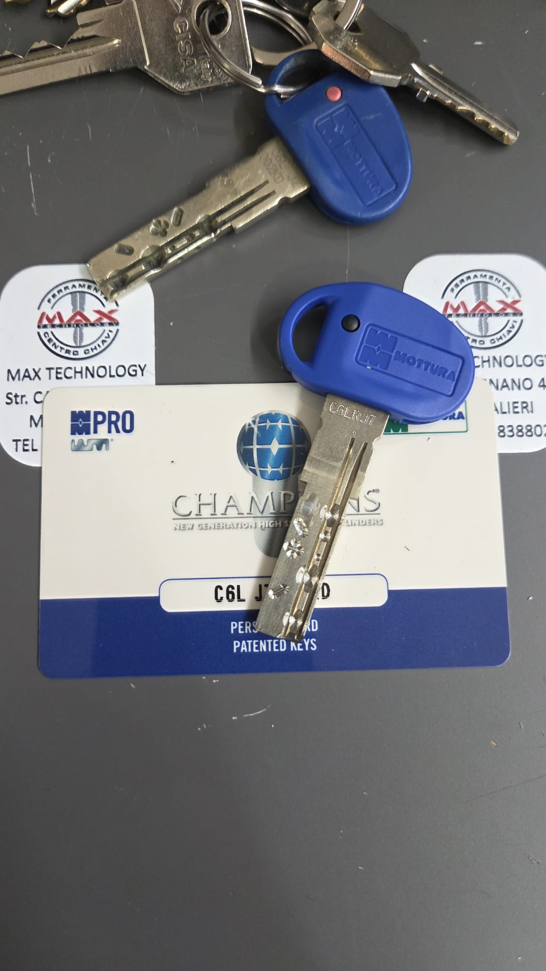 Duplicazione chiavi Mottura Champions testa blu