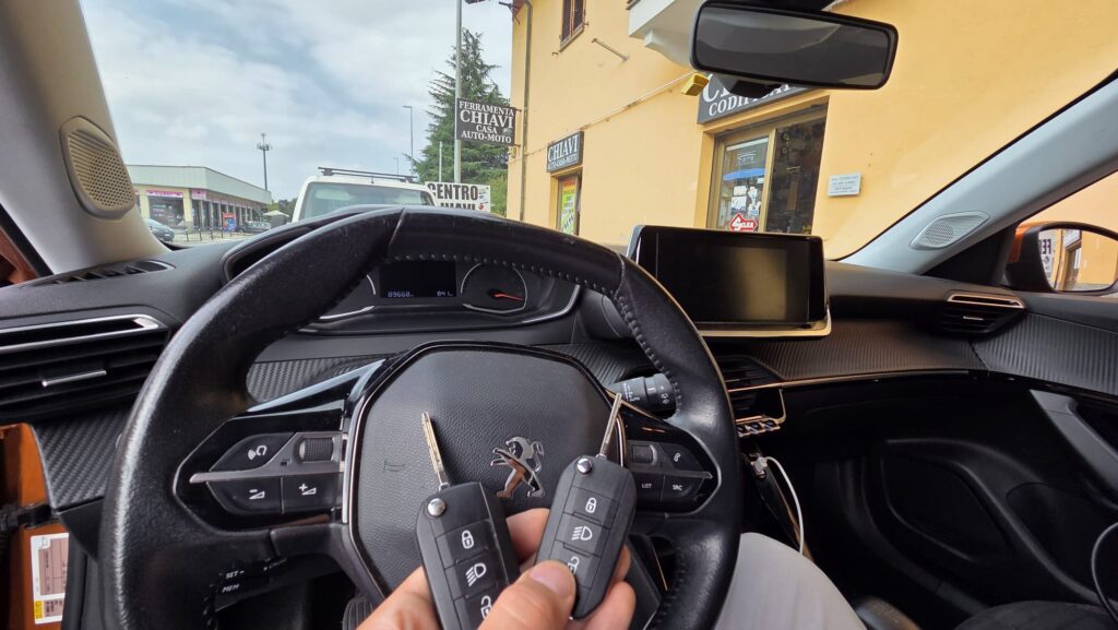 Duplicazione chiave radiocomando Peugeot 208