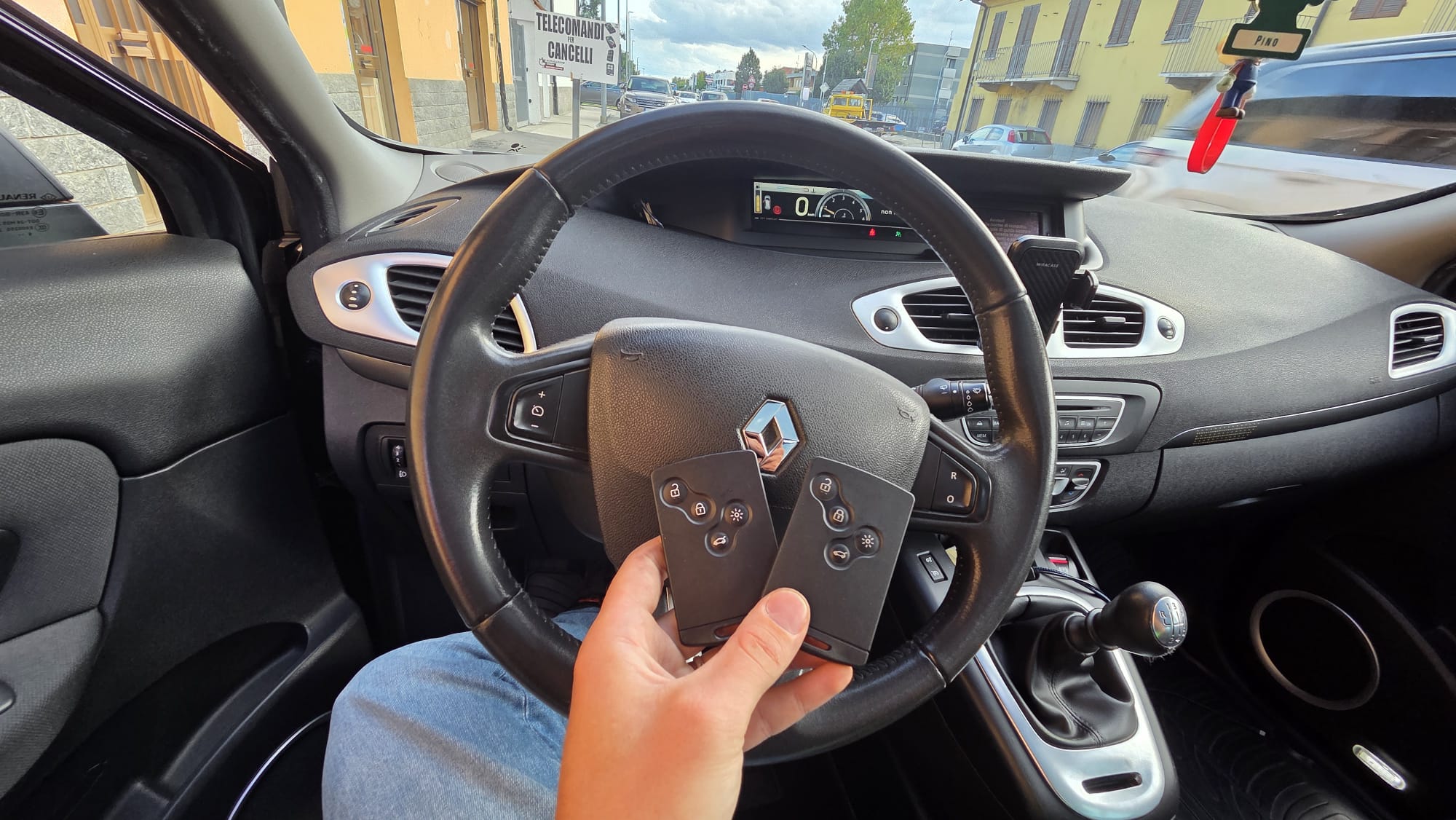 Duplicazione chiave tessera Renault Scenic
